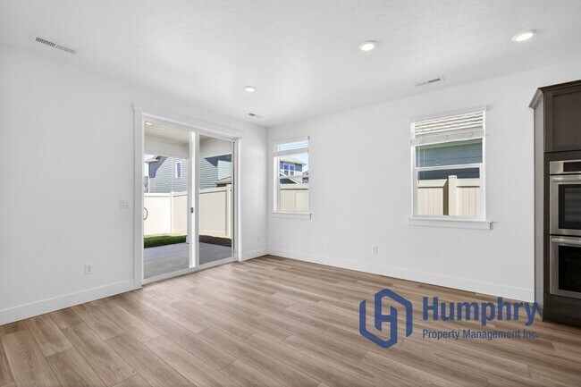 Building Photo - Beautiful home minutes from Costco