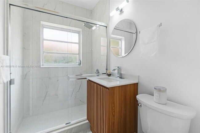 Building Photo - 1107 El Rado St