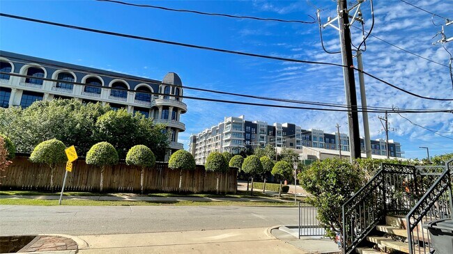 Building Photo - 1013 Gross St