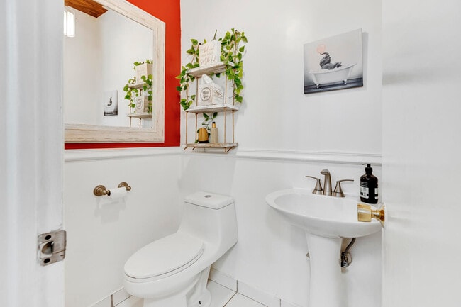 Building Photo - 720 E Coco Plum Cir