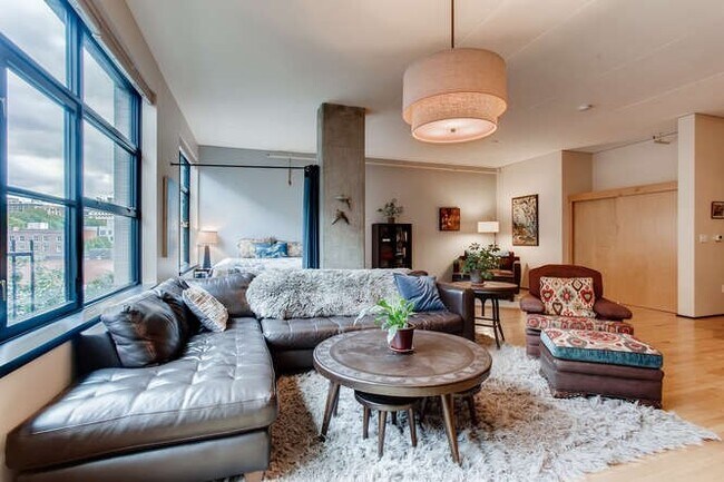 Building Photo - Elizabeth Lofts - FURNISHED ($2300) or UNFURNISHED ($2050)  Pearl District studio condo w/parking...