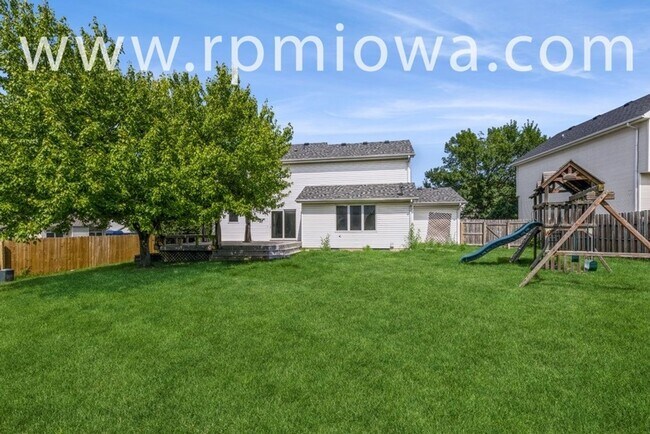 Building Photo - GREAT LOCATION!! 4 Bedroom, 3.5 Bathroom Home in West Des Moines