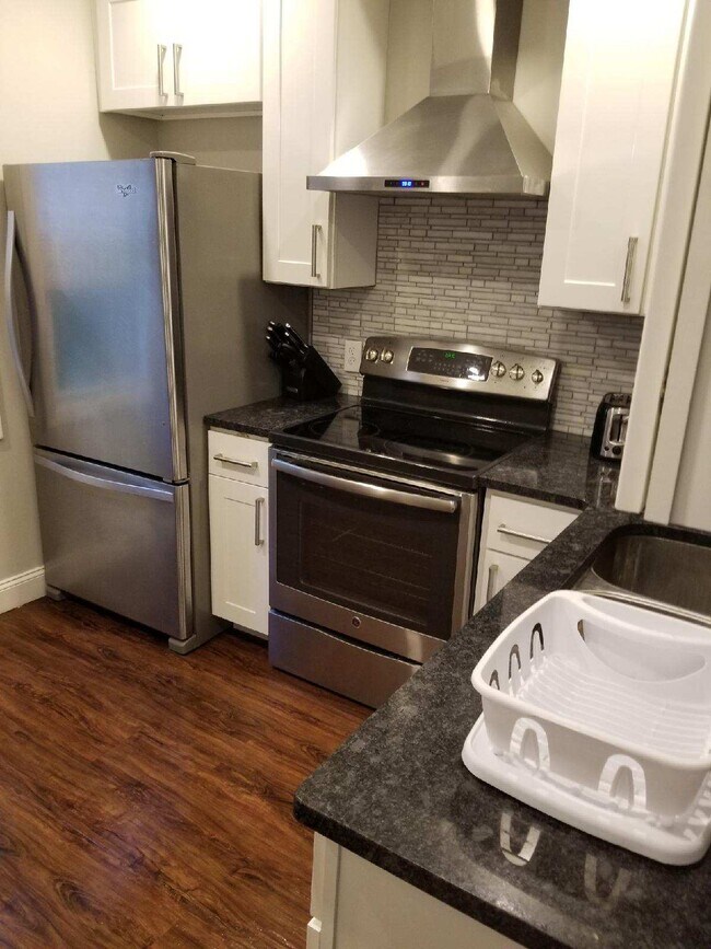 Kitchen - 114 Ferris Pl