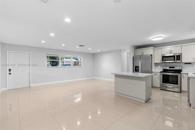 Building Photo - 1472 NE 62nd St