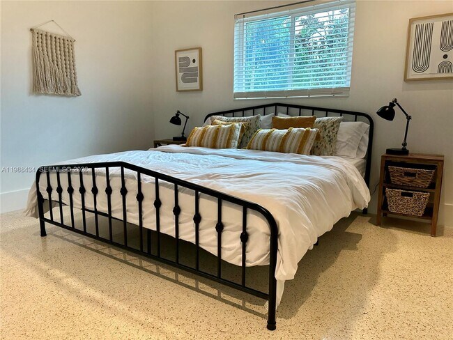 Building Photo - 1351 SW 32nd St