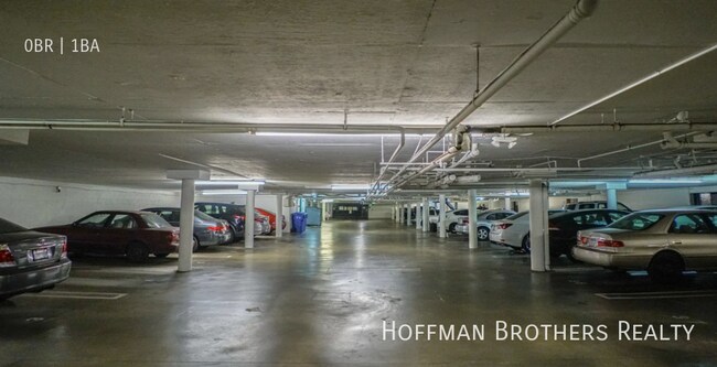 Building Photo - 1533 N Martel Ave