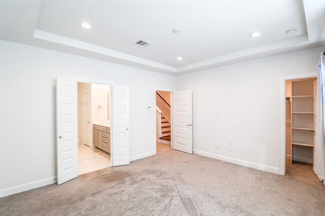 Building Photo - 2745 Clinton Dr