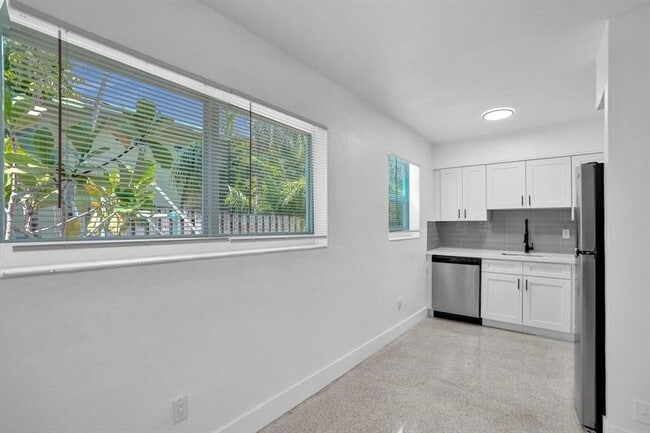 Building Photo - 1821 Middle River Dr