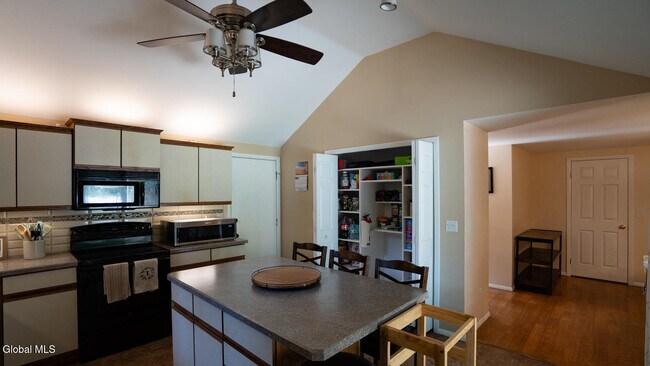 Building Photo - 64 Meadow Rue Pl