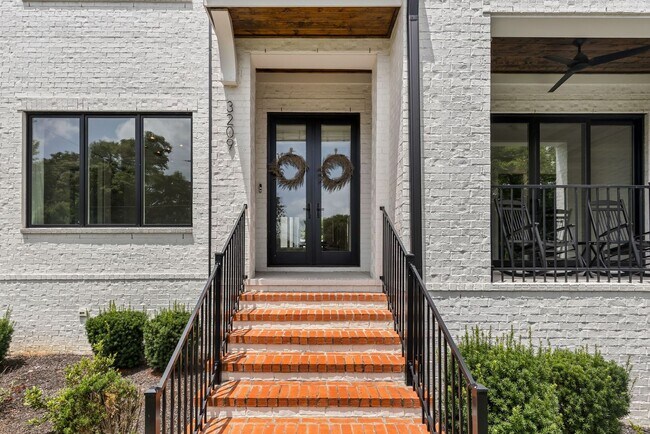 Building Photo - BEAUTIFUL CUSTOM BUILT HOME. 12 SOUTH ACRO...