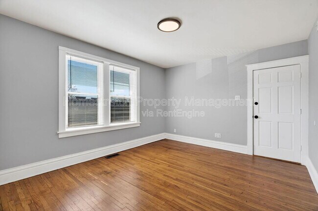 Building Photo - 3923 Miami St