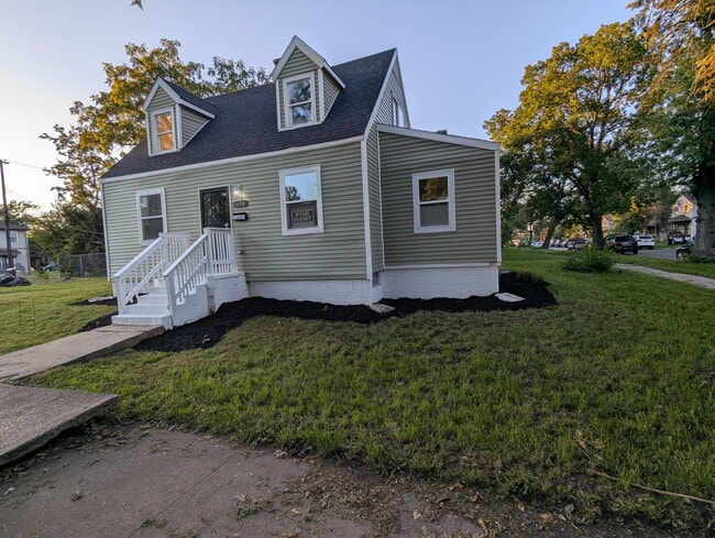 Building Photo - 1030 E 6th Ave