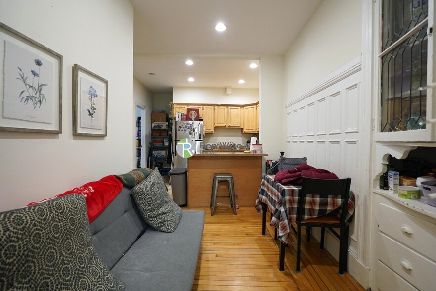 Primary Photo - 1322 Commonwealth Ave