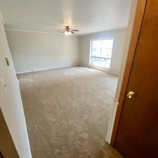 Building Photo - 2702 W Daniel St