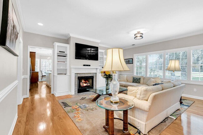 Building Photo - Welcome to the Desirable Landings on Skidaway Island - MIN 6 Month Lease - Fully Furnished