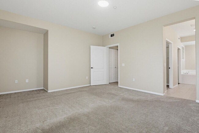 Building Photo - 823 Kalpati Cir