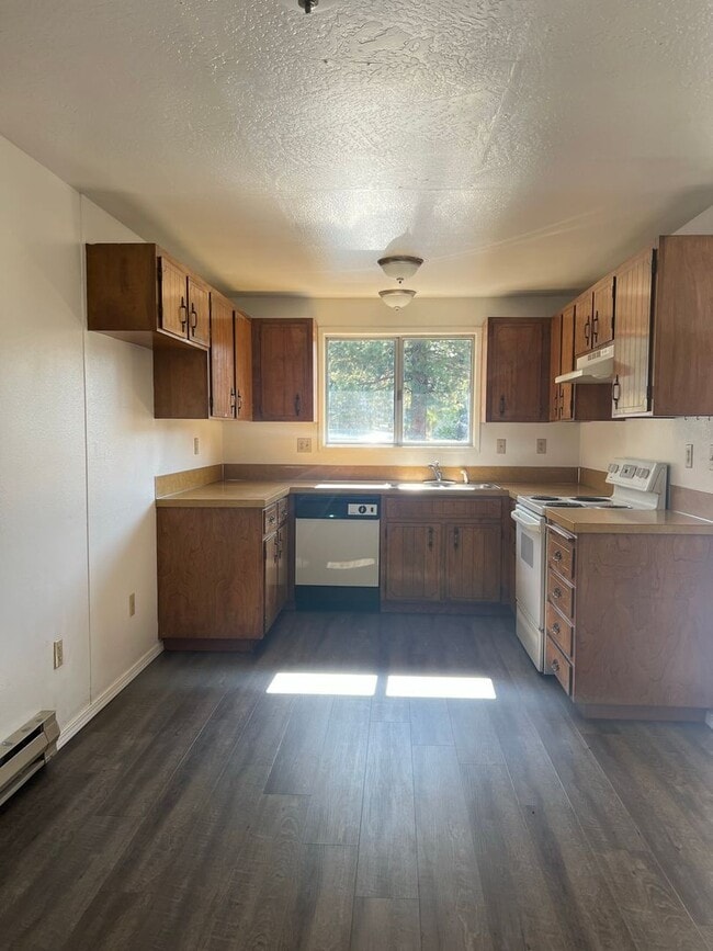 Building Photo - 2 bedroom 1 bathroom - Triplex - Moyina Heights - South Suburbs
