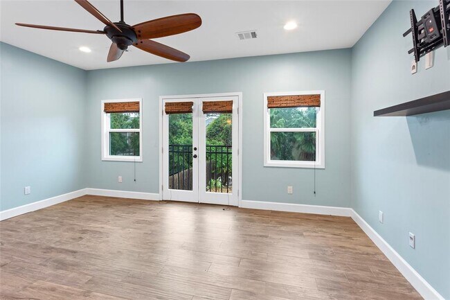 Building Photo - 4525 Beacon Hill Dr