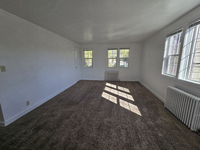 Building Photo - 447 NE Winchester St