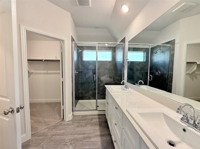 Building Photo - 2305 Caroline St