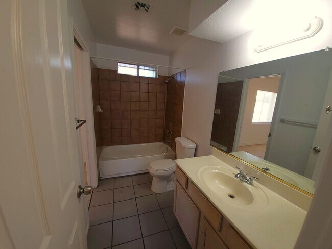 Building Photo - AFFORDABLE HOME WEST SIDE HOME!