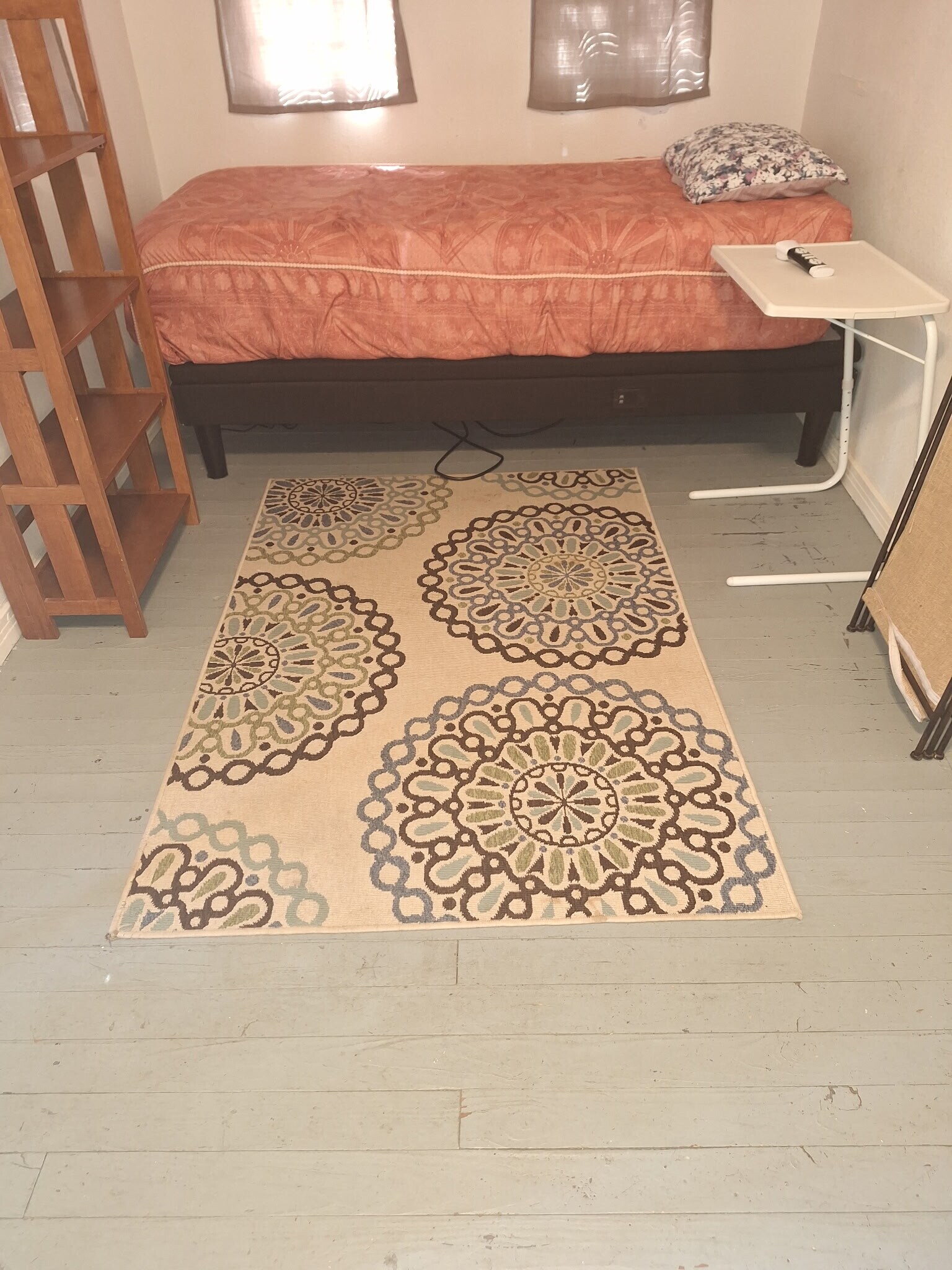 Building Photo - 909 W Oak St