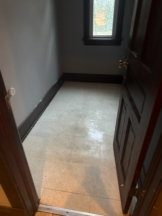 Building Photo - Updated 3-Bedroom Home in South Chicago – ...