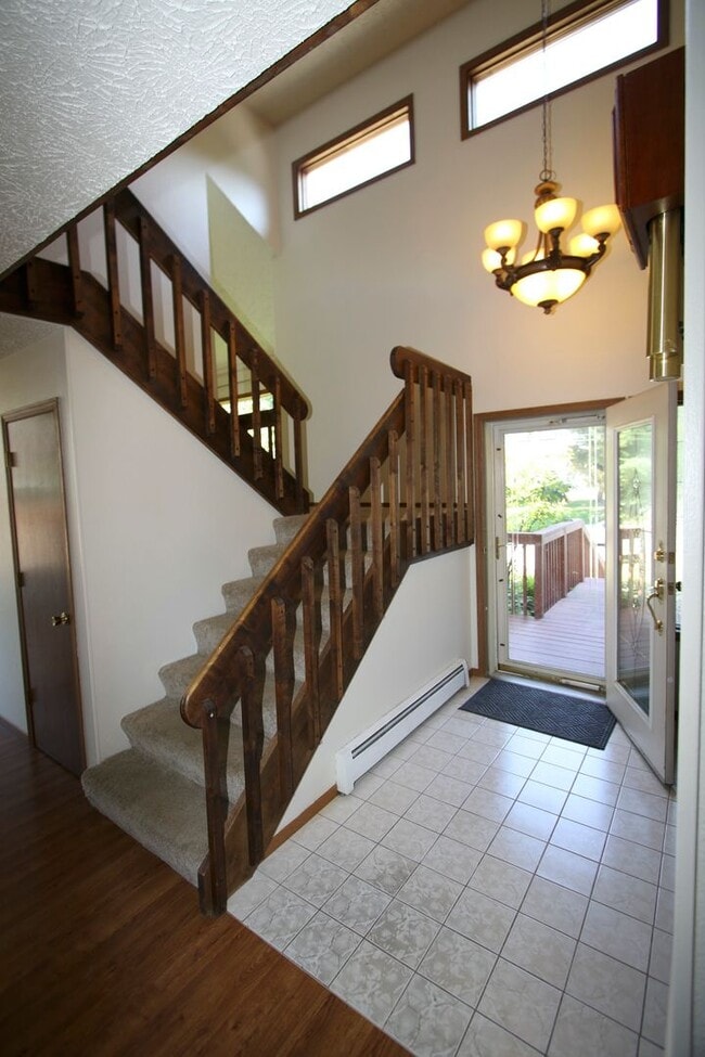 Building Photo - Lovely 3 Bedroom Home in Bayshore!