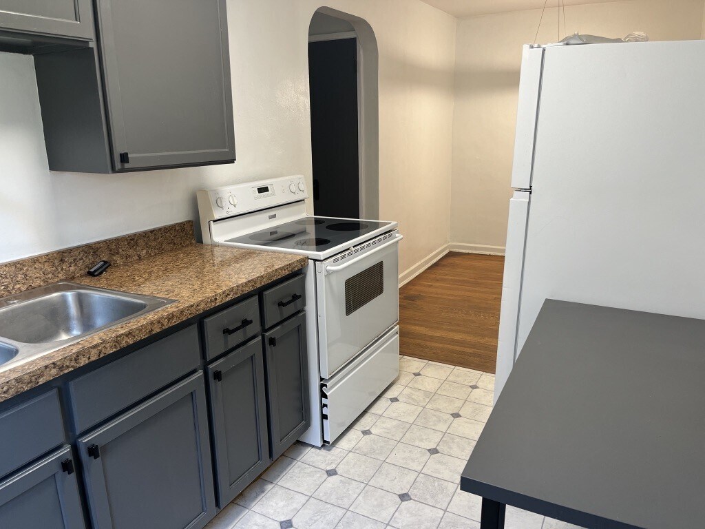 Building Photo - 539 Hadley Ave