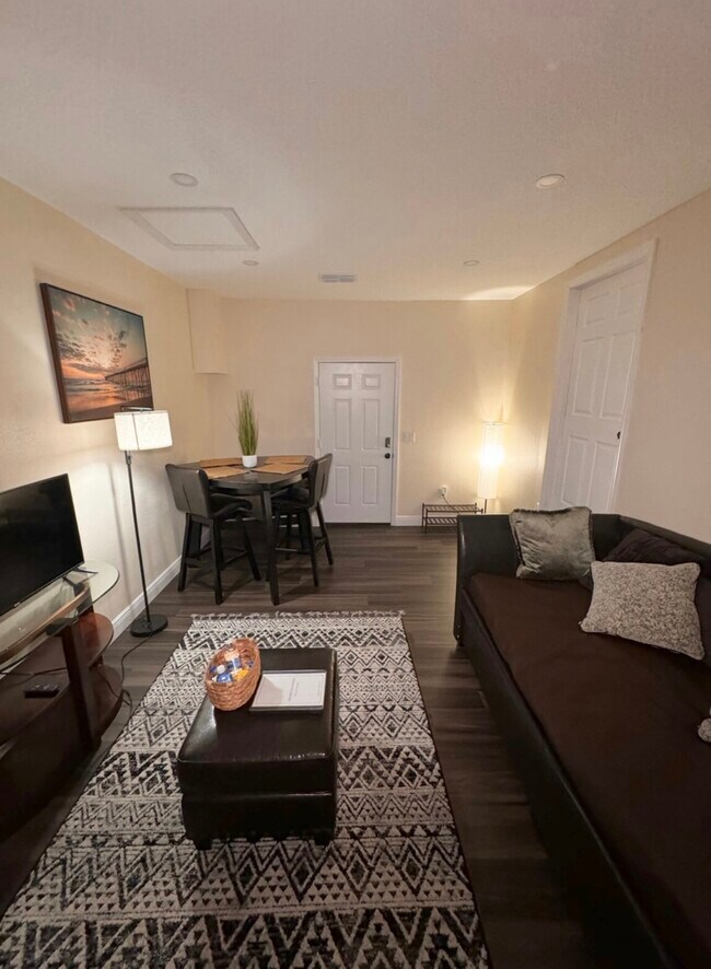 Building Photo - 1265 Aquarius Ave