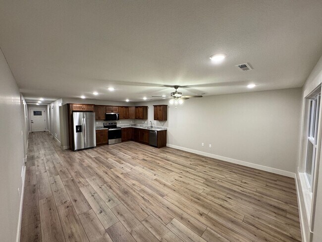 Building Photo - Brand New 3 Bed 2 Bath in East Manhattan, KS!