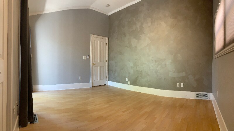 Building Photo - 1128 E 3rd Ave