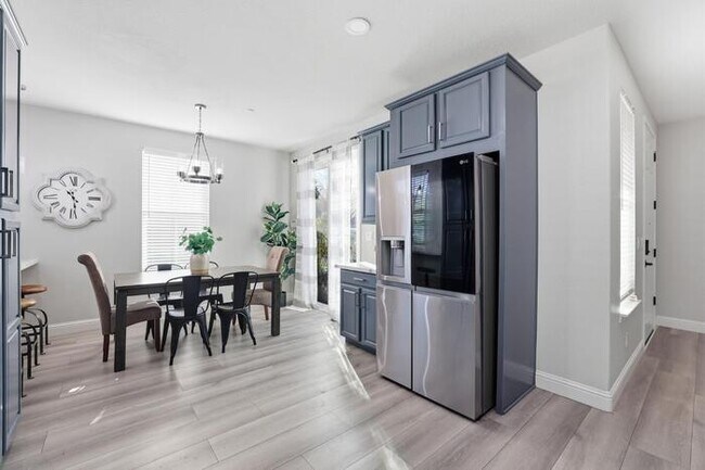 Building Photo - 3017 Village Park Dr