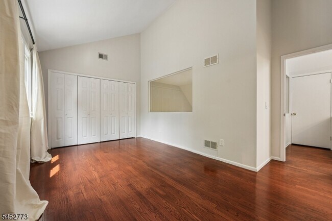 Building Photo - 4 Arbor Ct