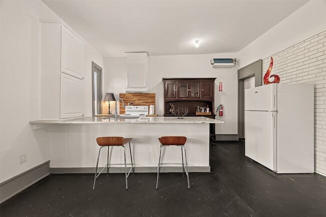 Building Photo - 100 W Hamilton St