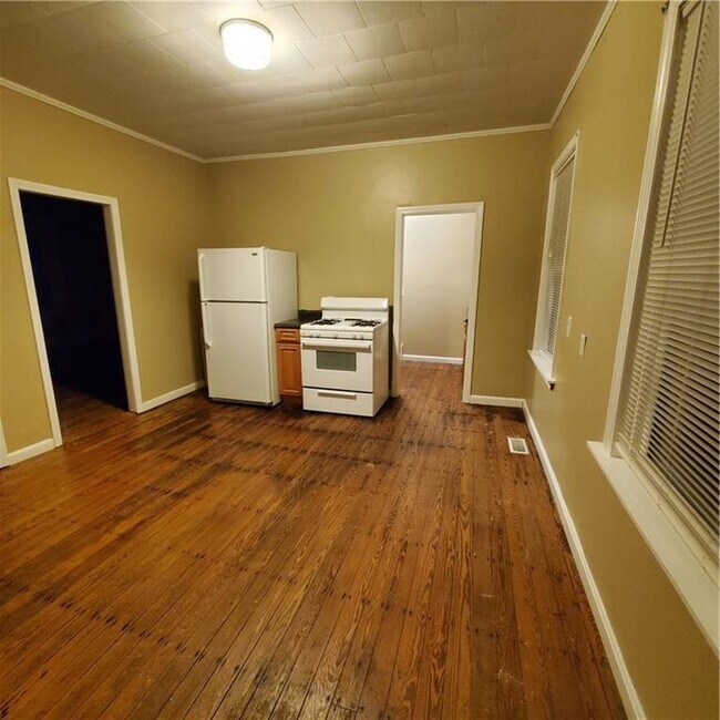 39 Wakefield St 39 Wakefield St West Warwick RI 02893 Apartment Finder