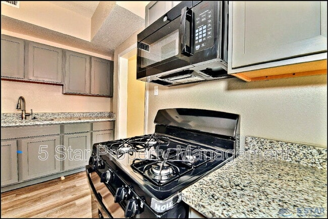 Building Photo - 615 Arizona Ave