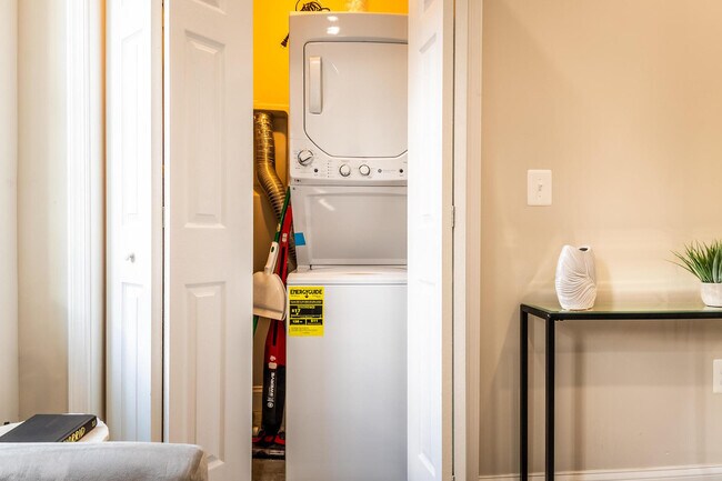 Building Photo - 701 E Street Southeast-SI ID1011208P