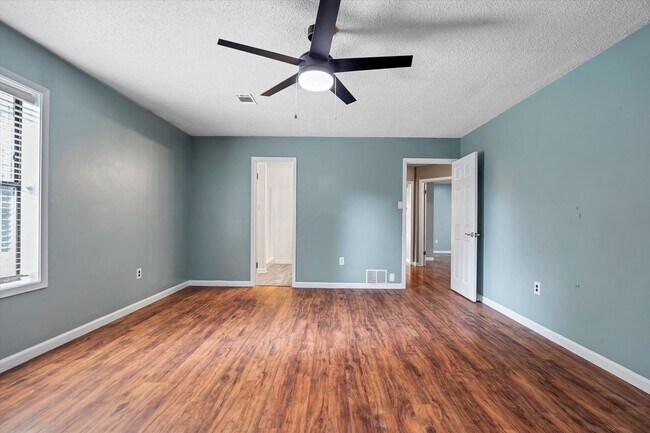 Building Photo - For Rent: Charming 3 Bed / 2 Bath Home with all the Cozy Vibes!