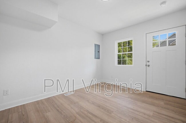 Building Photo - 307 N 4th St