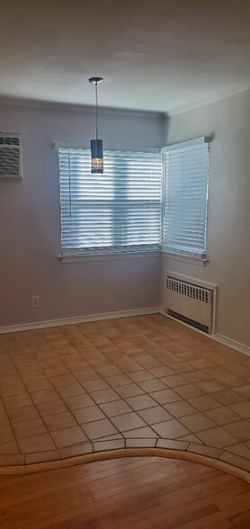 Building Photo - 196-38 Pompeii Ave