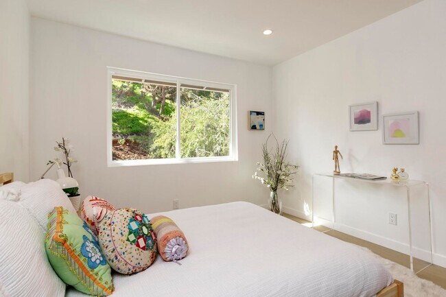 Building Photo - **3900 Paseo De Las Tortugas Torrance** Spacious 4 bedroom 3 bath with beautiful view!