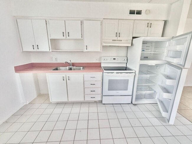 Primary Photo - Palm Gardens - First Floor