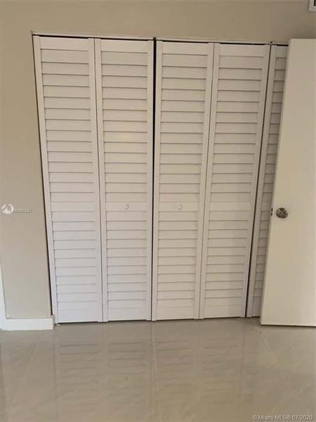 Building Photo - 4176 Inverrary Dr