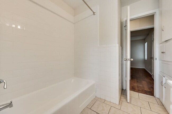 Building Photo - 2405 Adams Ct