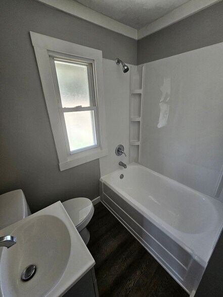 Building Photo - 811 E 29th St