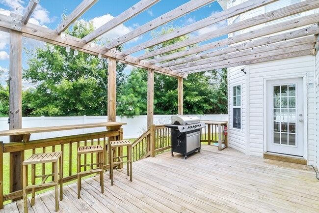 Building Photo - 1000 Pershing Ct