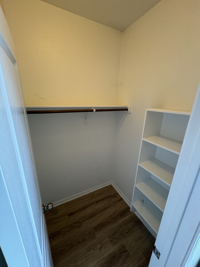 Building Photo - 502 Westchester Ct