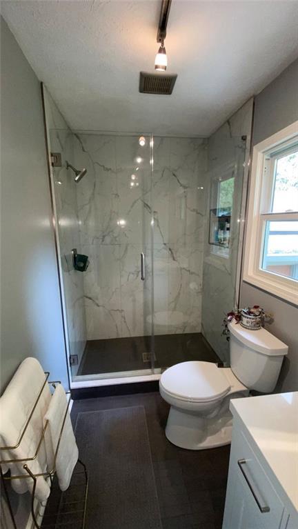 Building Photo - 2901 Victoria Dr