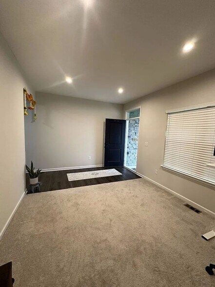 Building Photo - 452 Steeplechase St